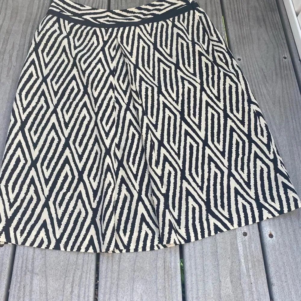 Ann Taylor Zebra Print Black Cream Silk A Line Pleated Skirt Size 2